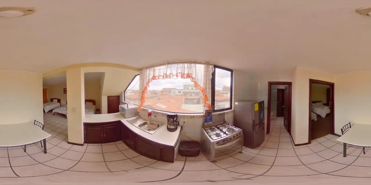Hotel 4 Mundos Куэнка 3*,